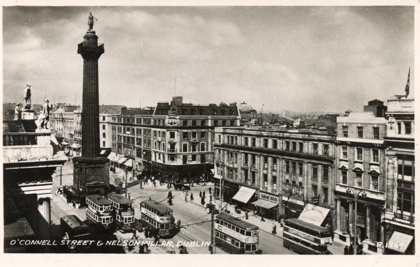 nelsons_pillar_black_and_white